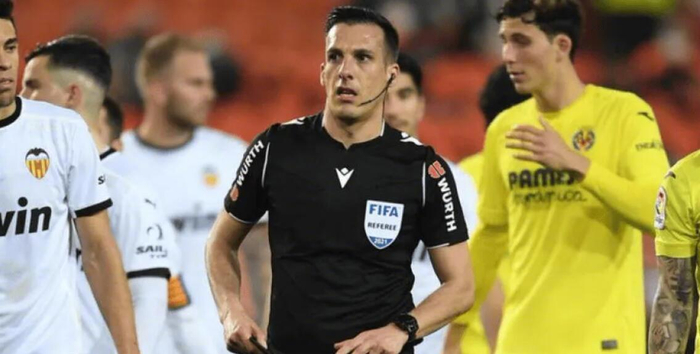 开云官网-前裁判评马竞巴萨争议判罚,VAR介入引质疑|红牌|巴塞罗那|赫拉德-马丁|路易斯洛佩斯-费尔南德斯|哈维尔·费尔南德斯_新浪体育_新浪新闻