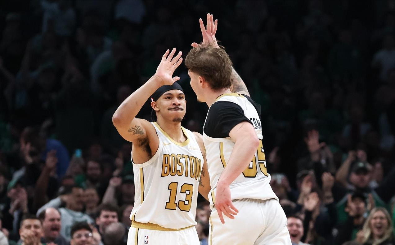 开云体育官网-常规赛收官战红黑榜，绿军展现深度掘金展现决心，一队搬石砸脚